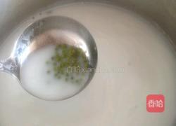 椰奶紫薯绿豆汤的做法图解2