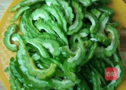 凉瓜炒鱼罐头的做法图解3