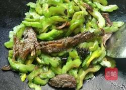 凉瓜炒鱼罐头的做法图解8