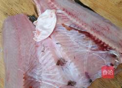 剁椒紫苏汆鱼片的做法图解1