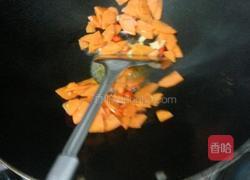 杏鲍菇炒红萝卜的做法图解7