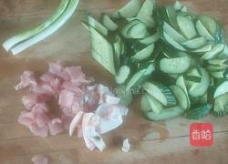 猪肉炖粉条的做法图解1