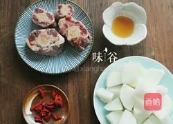 白萝卜牛尾汤的做法图解1