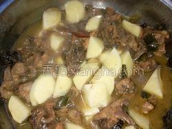 鸡块炖土豆汤 MjUwX2MxXzA