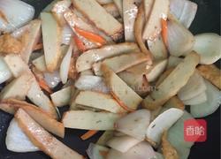 洋葱炒鱼豆腐的做法图解5