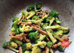 西兰花炒猪肉的做法图解4