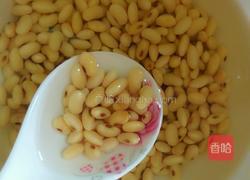 黄豆鸡脚汤的做法图解1