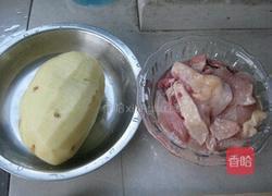 土豆炒鸡的做法图解1