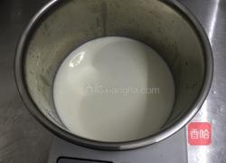 香蕉蛋糕的做法图解1