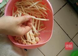 海鲜菇炒鸡蛋的做法图解4