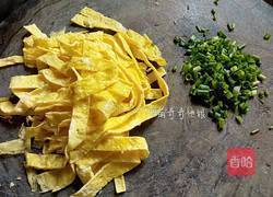 绿豆芽炒面的做法图解8