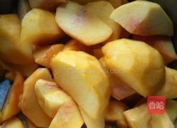 糖水黄桃的做法图解1