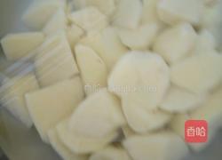 土豆炖鸡翅的做法图解3