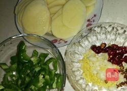 葱香土豆片的做法图解1