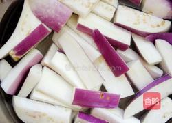 苦瓜炒茄子的做法图解1