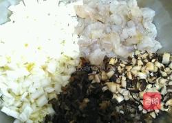 木耳冬菇虾仁猪肉饺的做法图解1