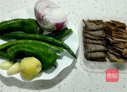 青椒酱牛肉的做法图解1