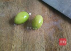 青橄榄炖猪粉肠的做法图解3