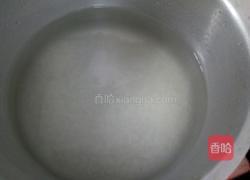 皮蛋瘦肉粥的做法图解2