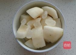 冰糖雪梨的做法图解2