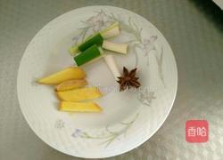 盐水煮蚕蛹的做法图解1