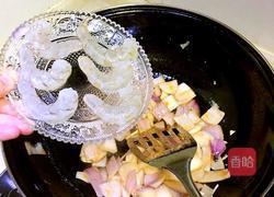 鲜虾炒乌冬面的做法图解5