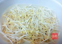 酸辣黄豆芽的做法图解1