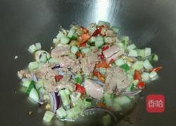 金枪鱼炒饭的做法图解5