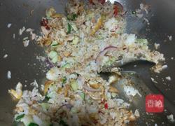 金枪鱼炒饭的做法图解7
