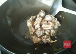土豆炒排骨的做法图解3