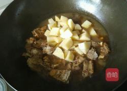 土豆炒排骨的做法图解5