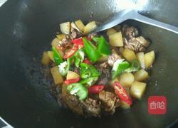 土豆炒排骨的做法图解6