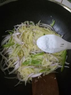 洋葱炒土豆丝怎么做 MjUwX2MxXzA