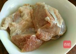 牛肉砂锅的做法图解1