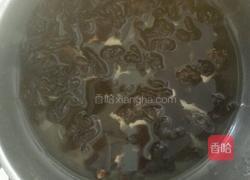 蟹味菇炒黑木耳的做法图解3