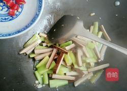 黄瓜炒鸡蛋干的做法图解5