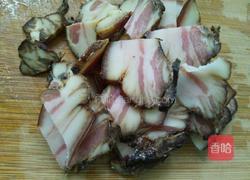 秋葵炒腊肉的做法图解2
