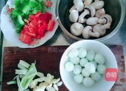 口蘑鹌鹑蛋烧肉的做法图解1