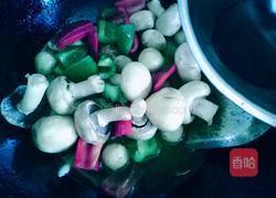 口蘑鹌鹑蛋烧肉的做法图解7