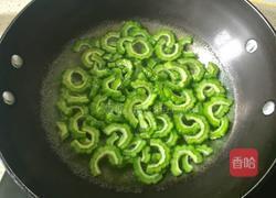 腊肉炒苦瓜的做法图解4