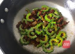 腊肉炒苦瓜的做法图解8