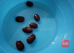 红枣炖鸡汤的做法图解2