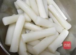 拉面炒年糕的做法图解3