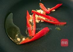 云耳香菇椒丝炒秋葵的做法图解4