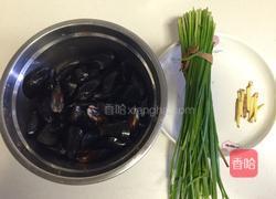 韭菜炒淡菜的做法图解1