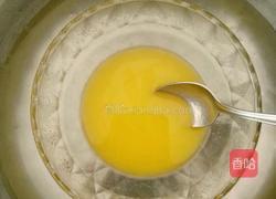酸奶慕斯蛋糕的做法图解3