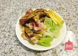 腊肉炖土豆的做法图解2