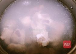 莲藕腔骨汤的做法图解2