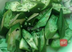 秋葵炒键子肉的做法图解2