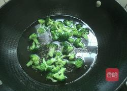 番茄鸡蛋西兰花的做法图解3